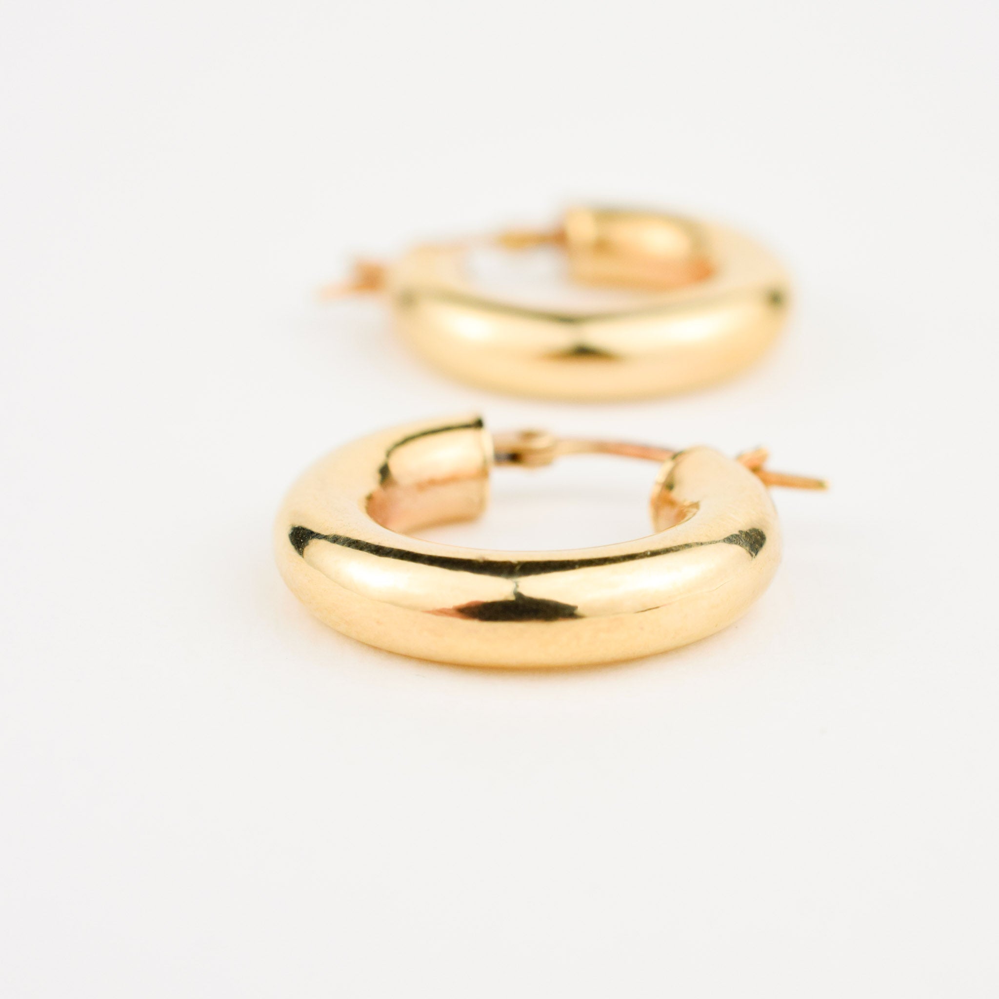 vintage gold 19 mm Puffy Huggies
