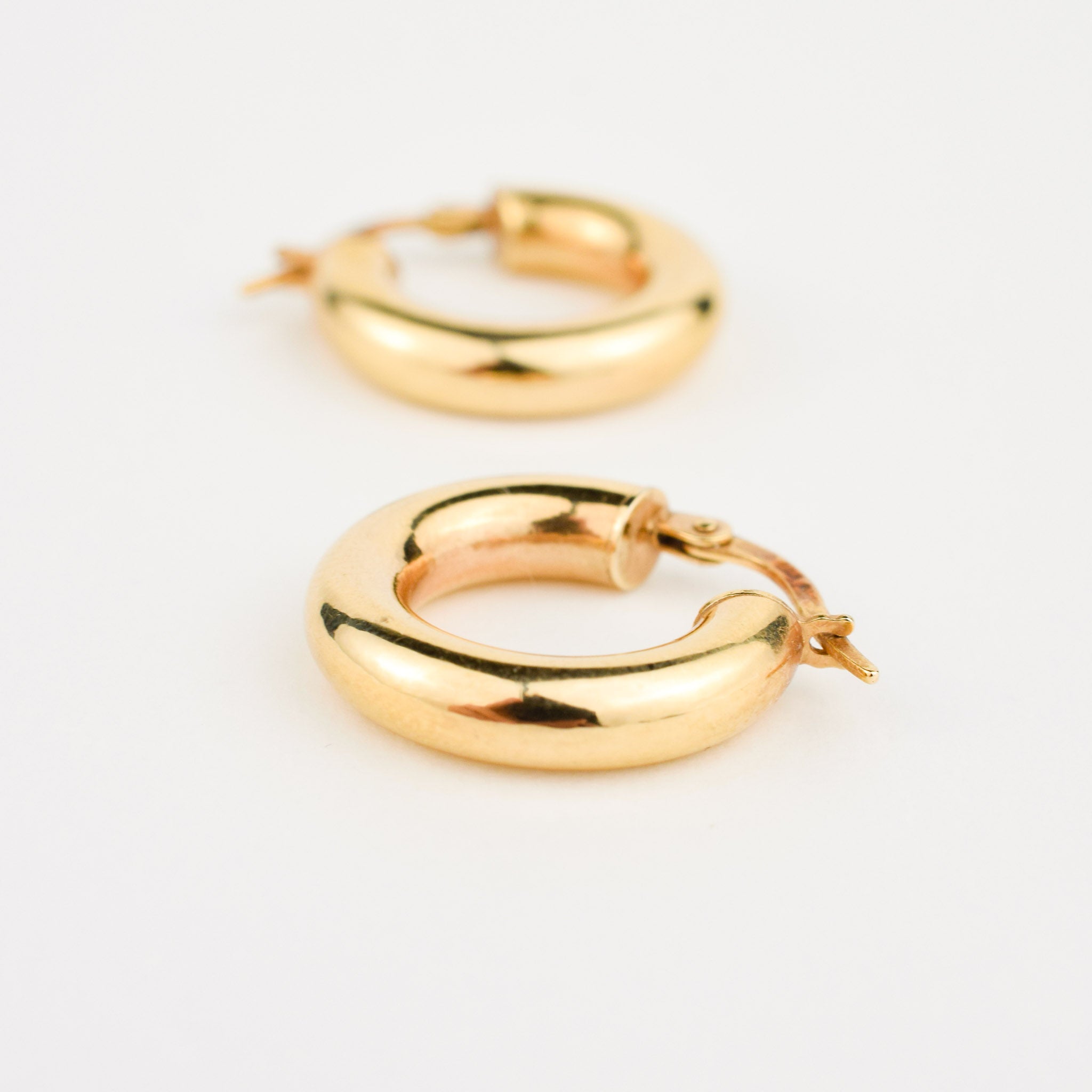 vintage gold 19 mm Puffy Huggies