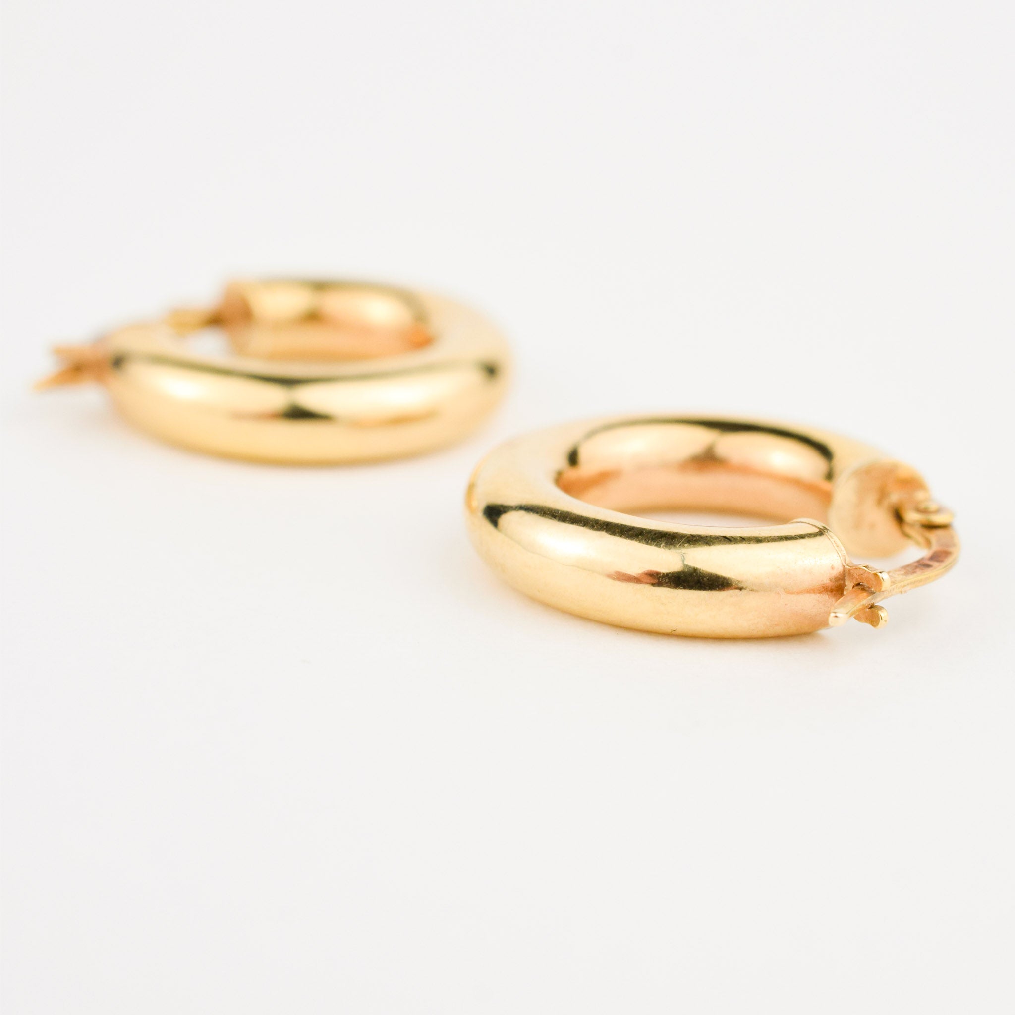 vintage gold 19 mm Puffy Huggies