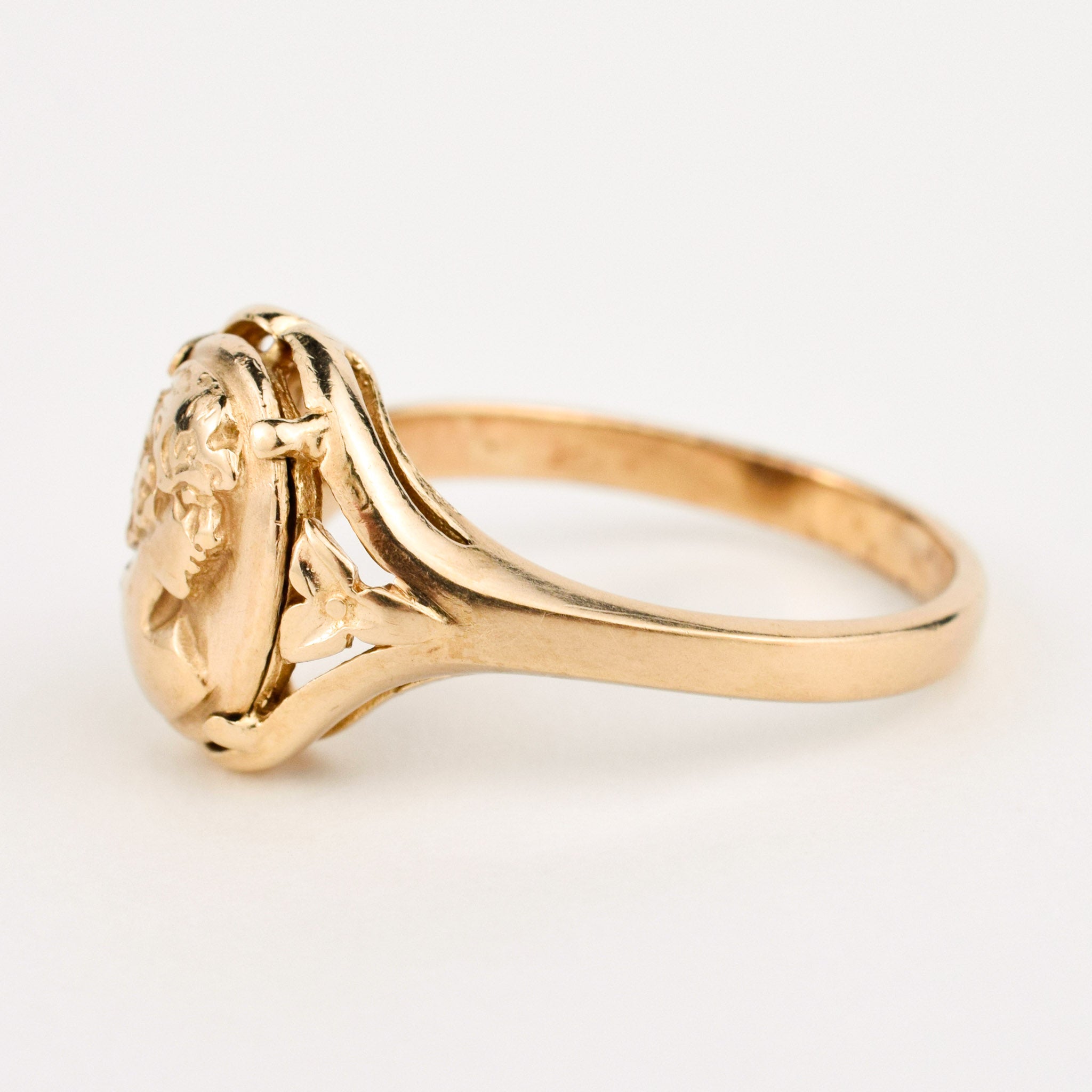Gold Cameo Ring