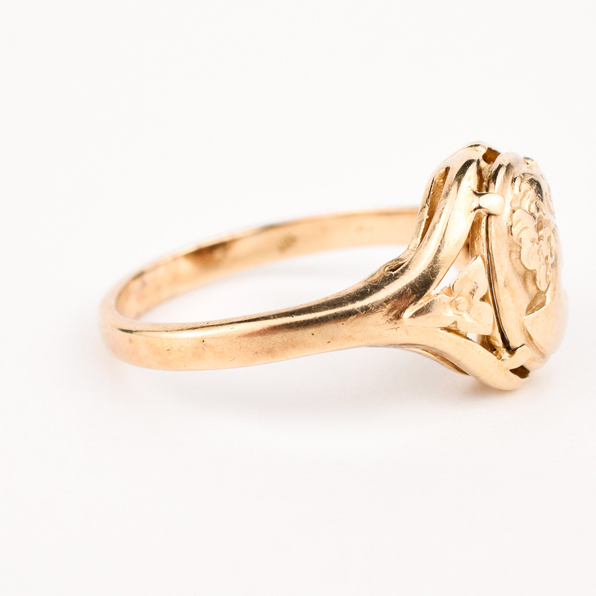 Gold Cameo Ring