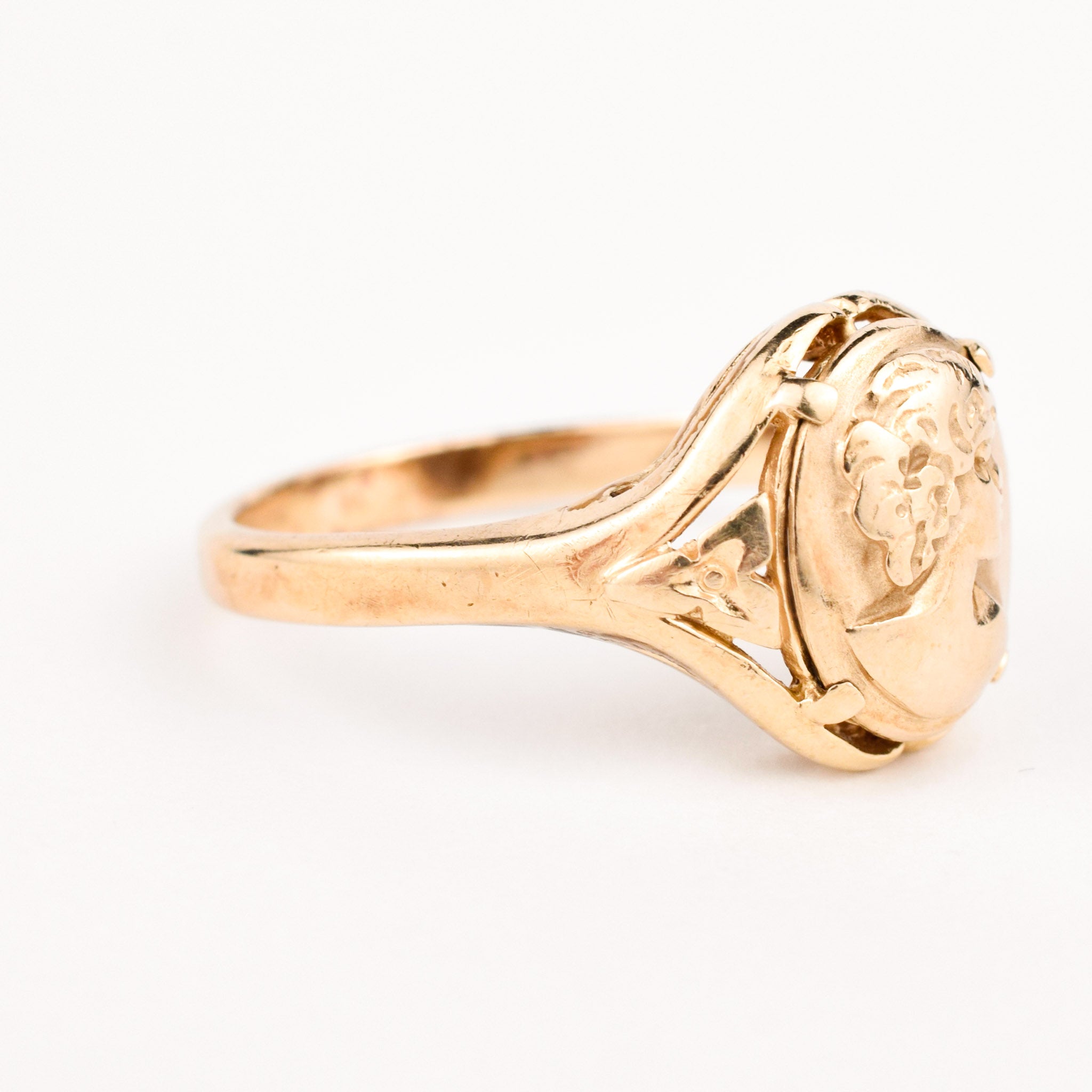 Gold Cameo Ring