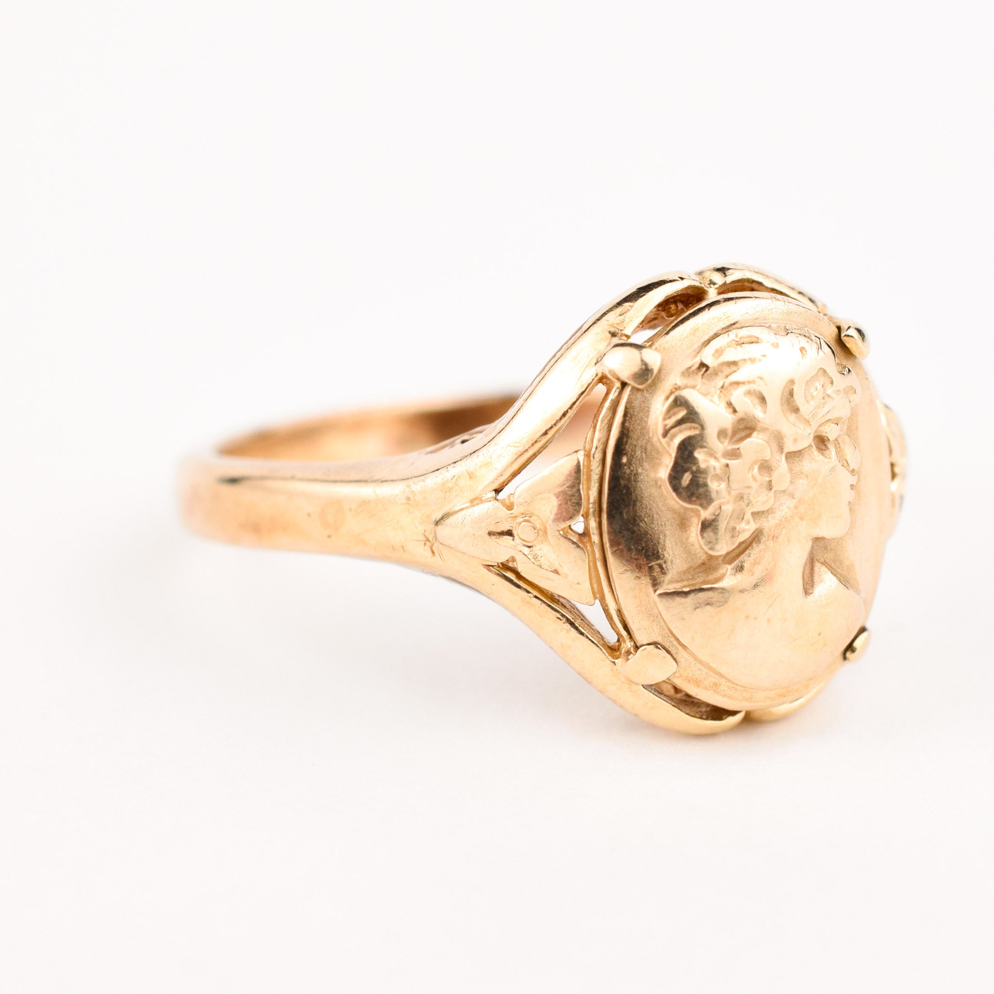 Gold Cameo Ring