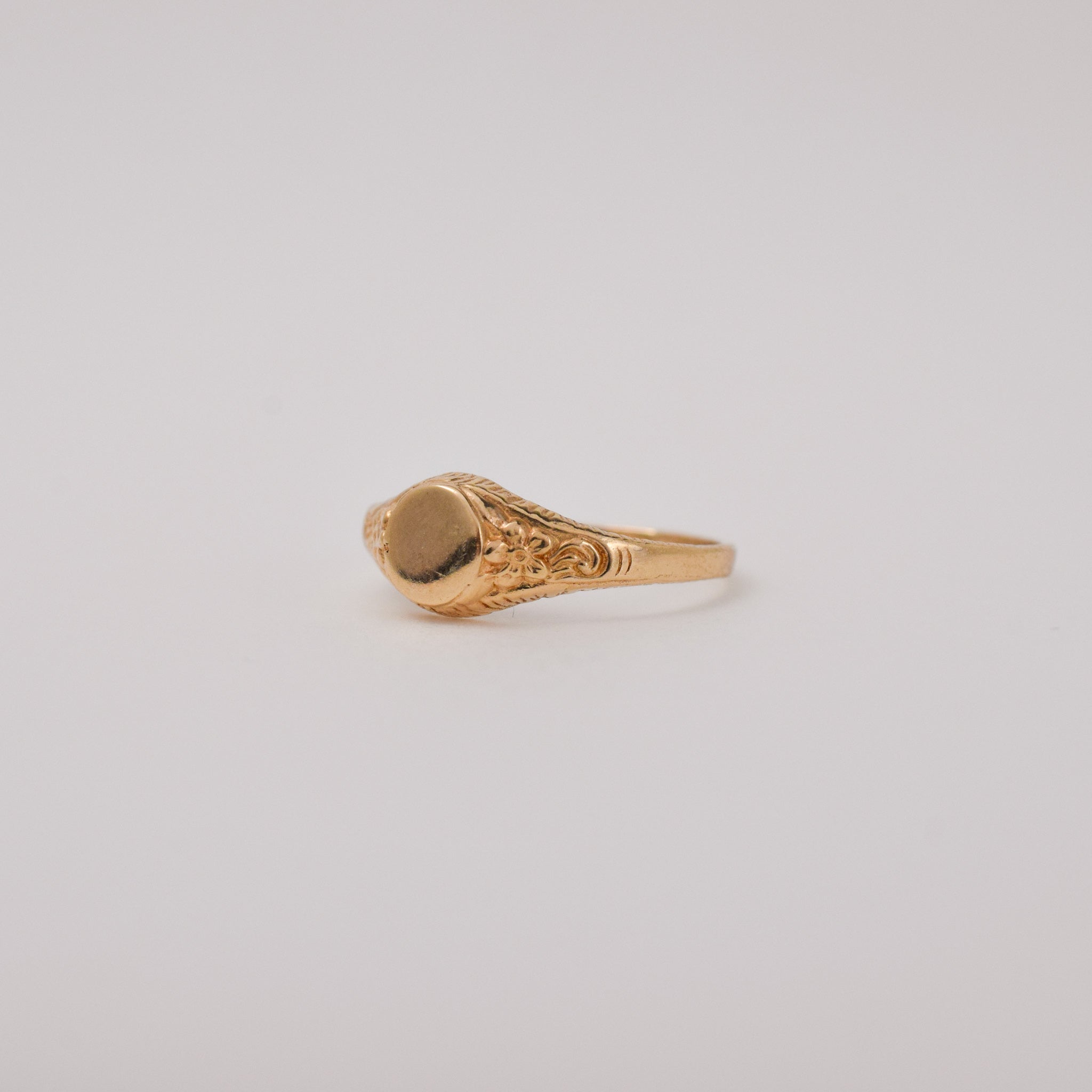 vintage gold signet ring, folklor