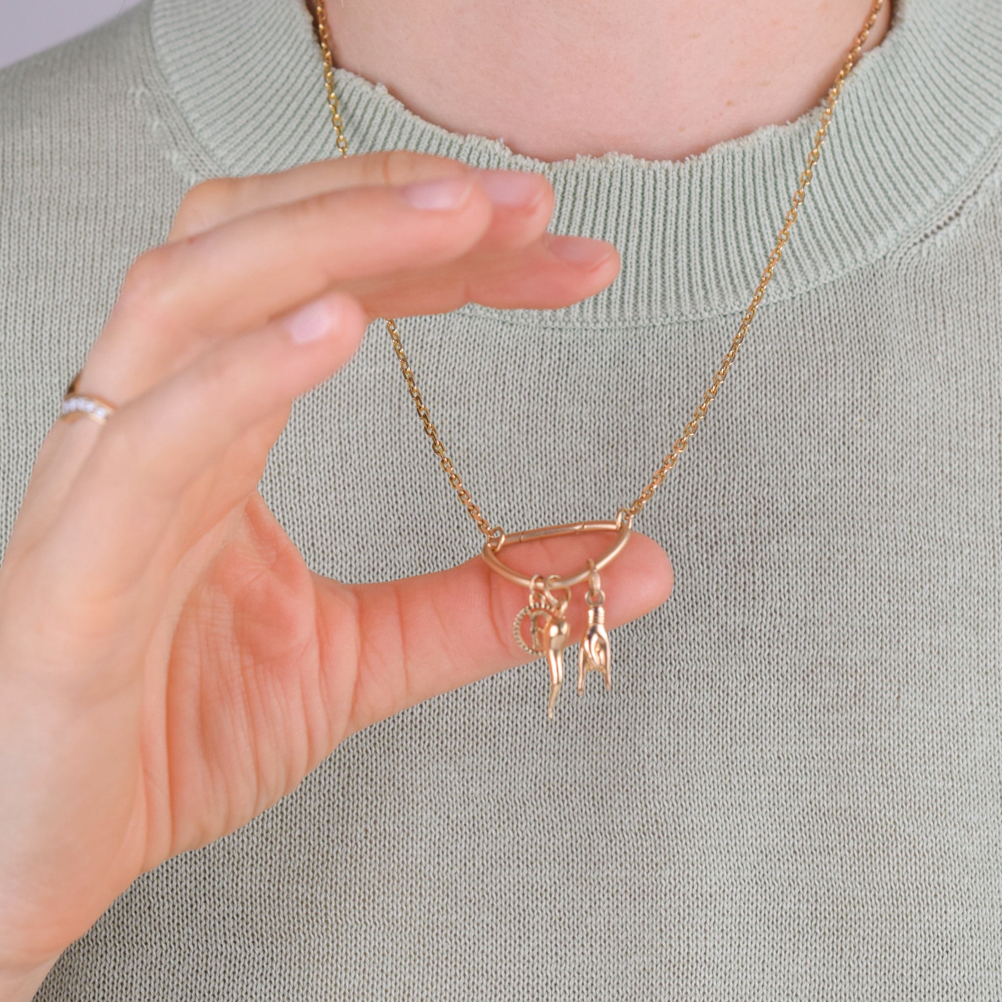 vintage gold mano cornuto pendant, folklor