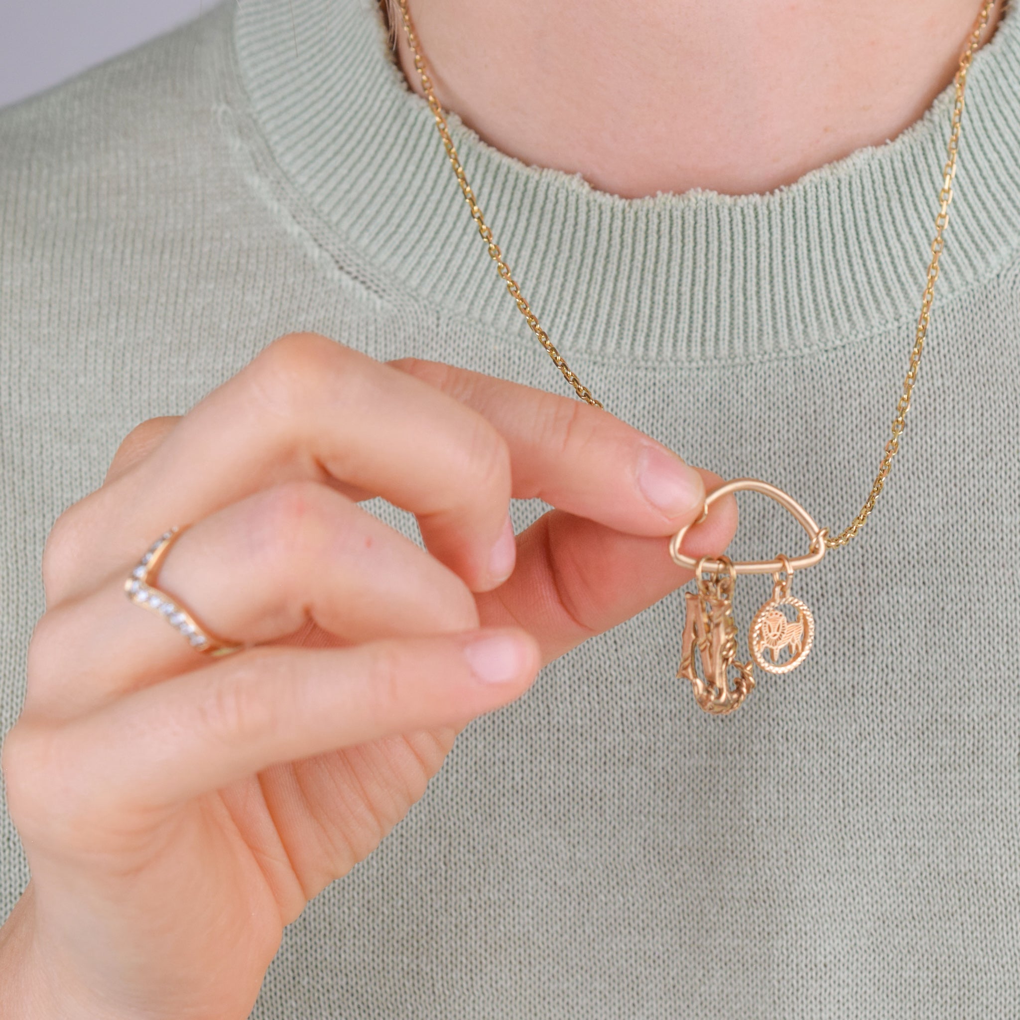 vintage gold leo horoscope pendant, folklor