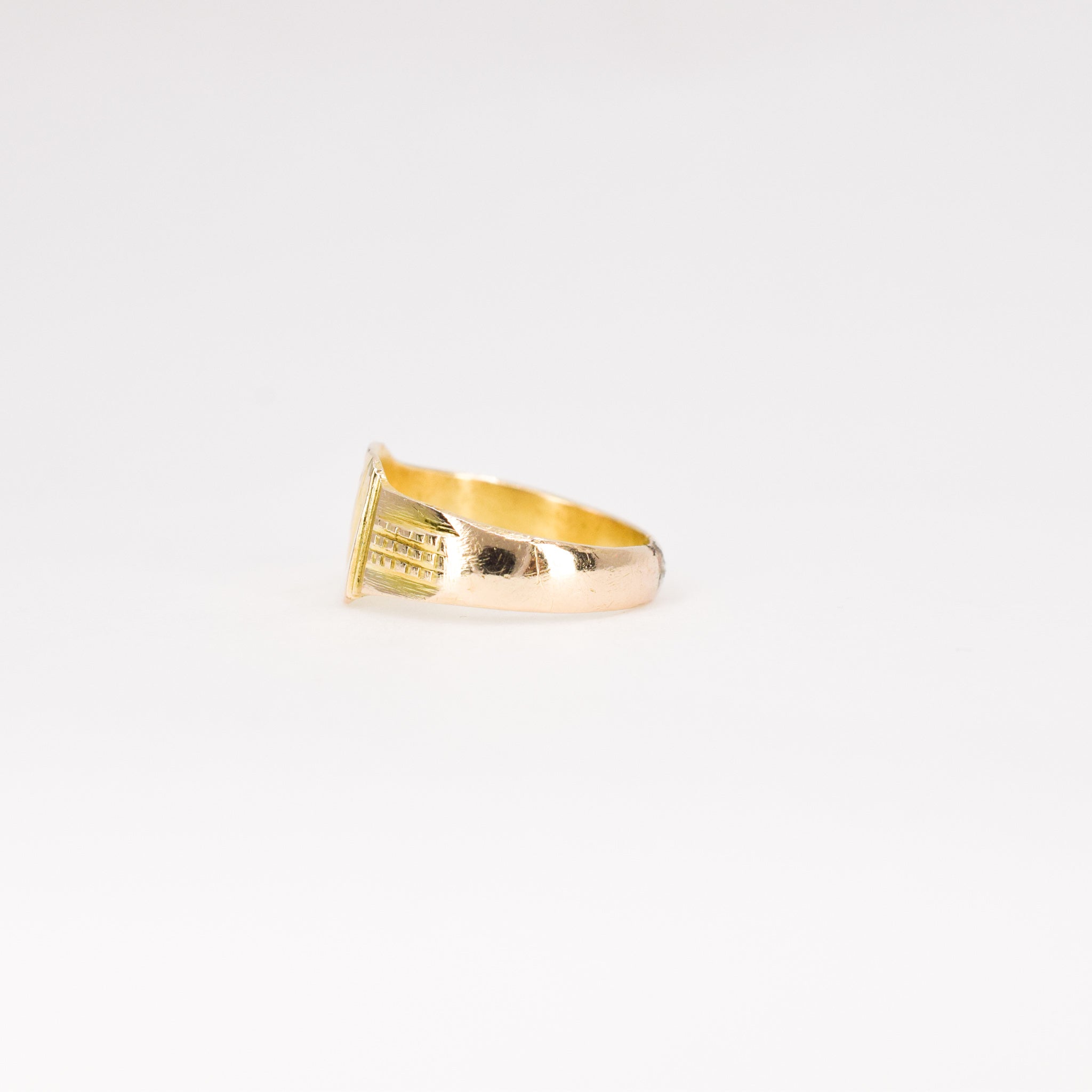 Stand-Out Signet (10k)