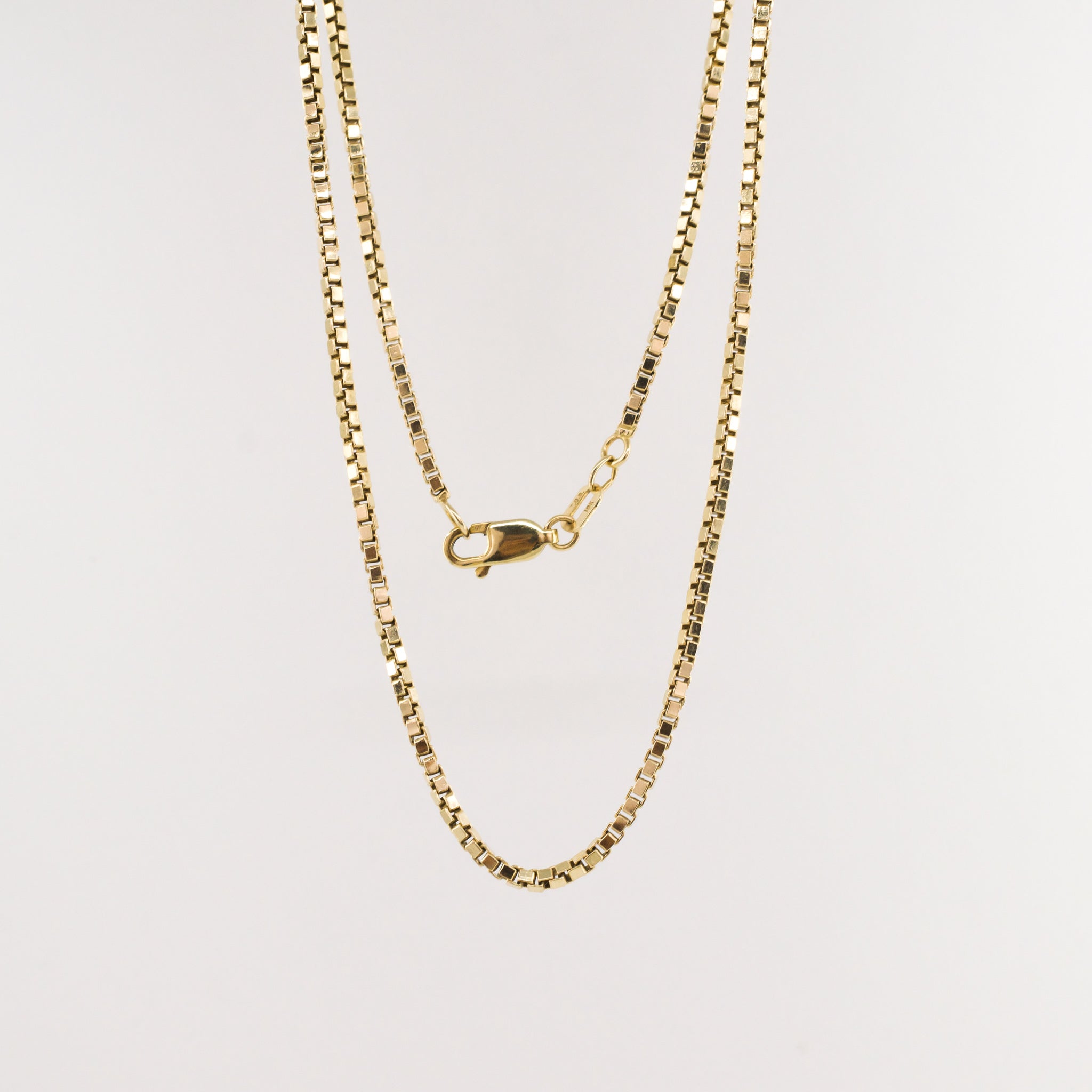 19" Sparkly Box Chain