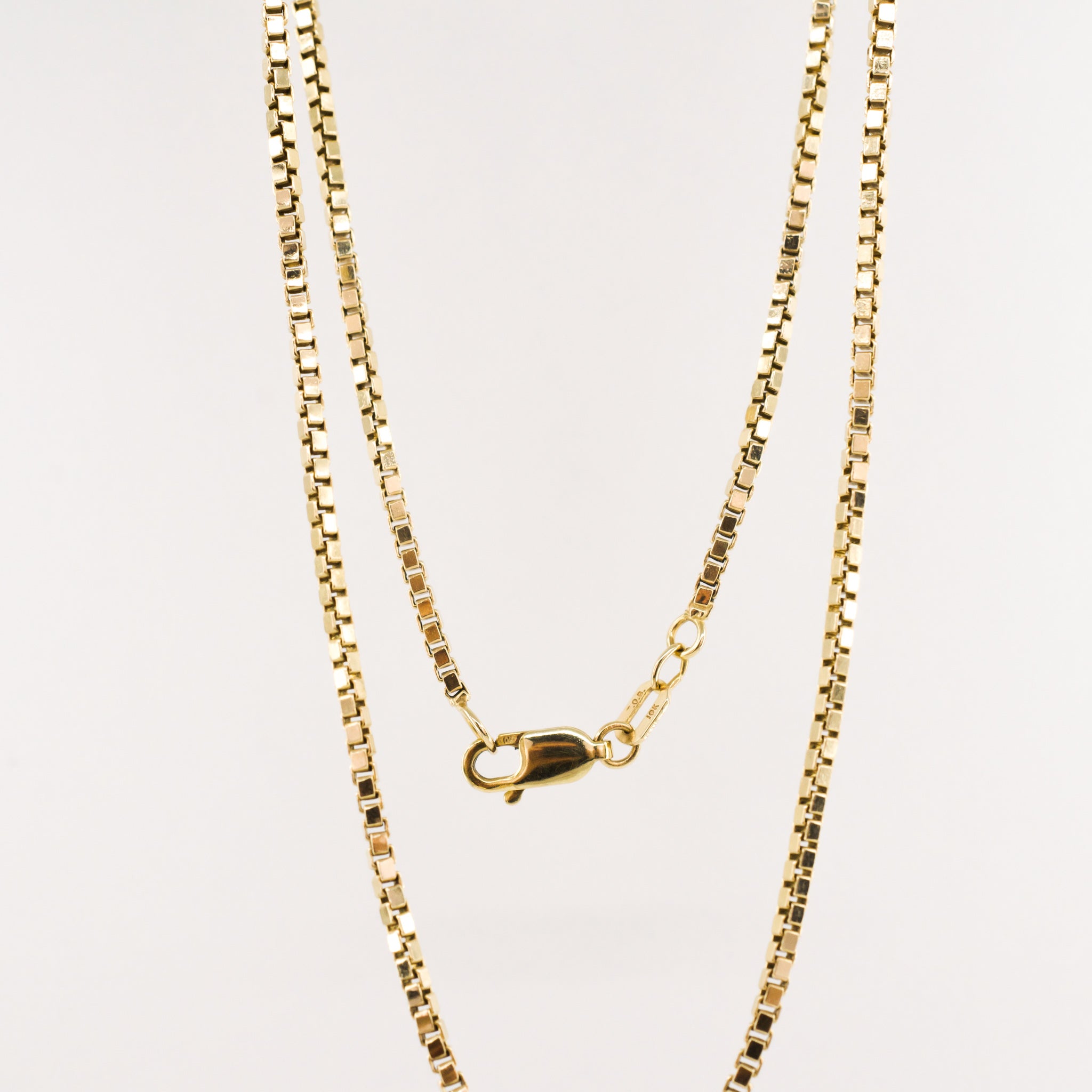 19" Sparkly Box Chain
