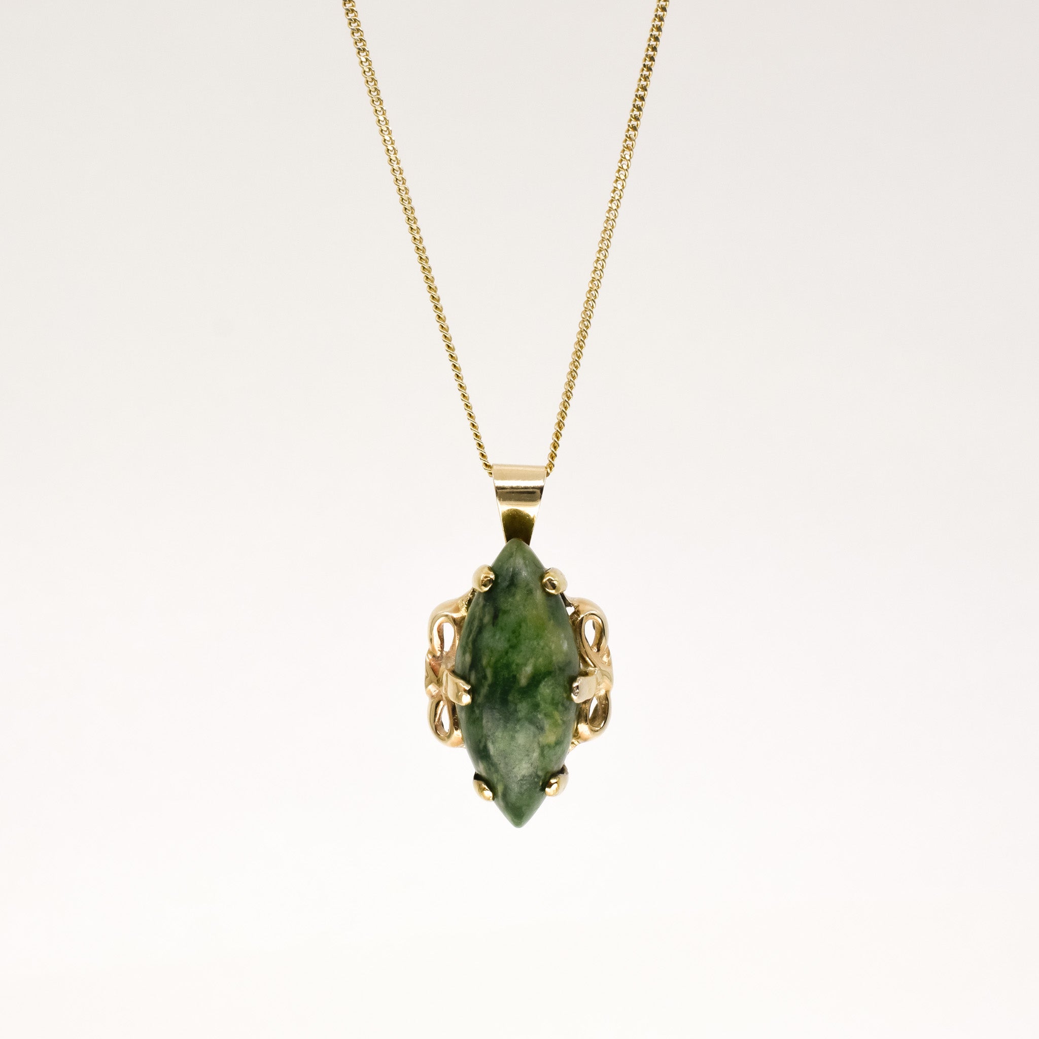 vintage gold jade pendant, folklor canada, vintage and antique jewelry canada