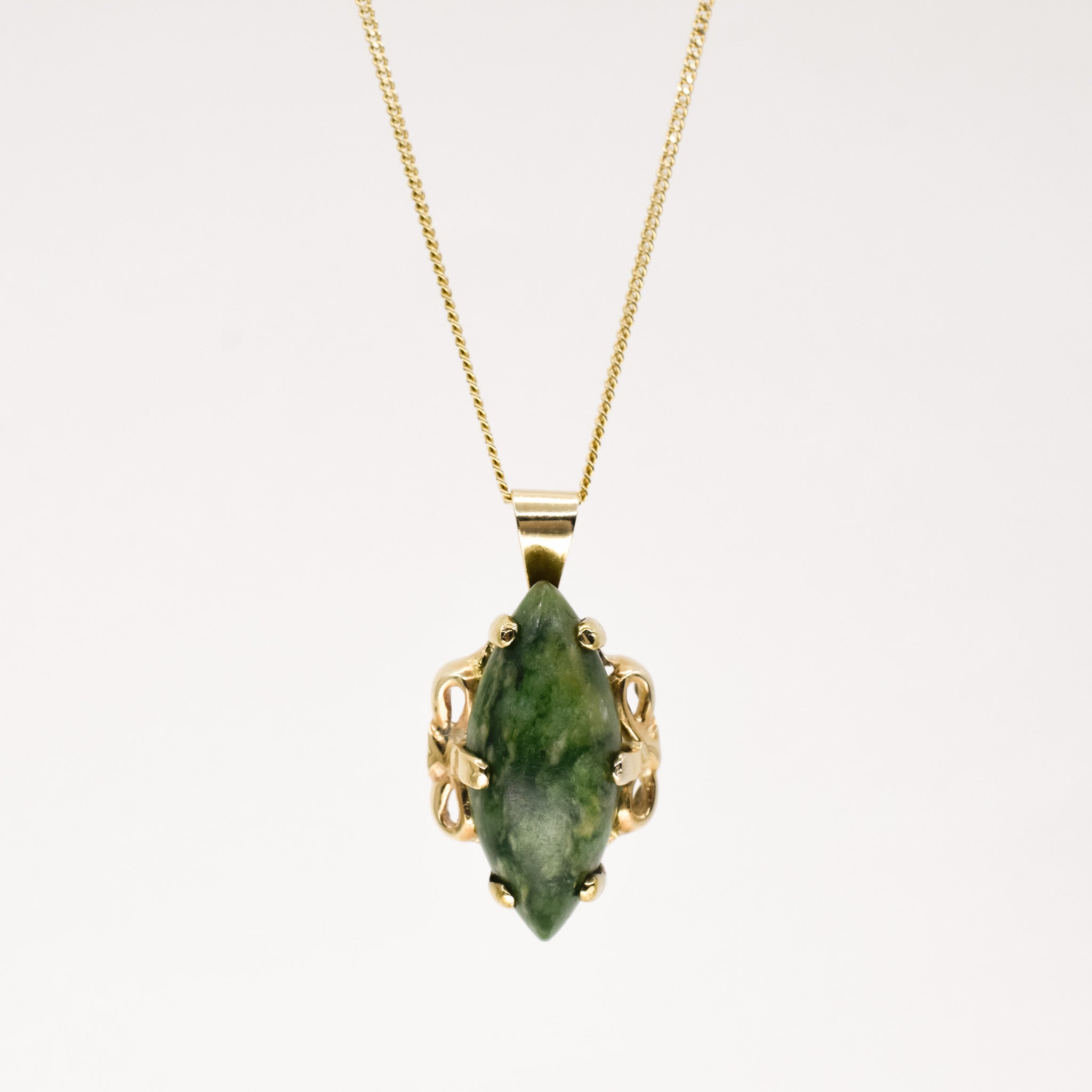 vintage gold jade pendant, folklor canada, vintage and antique jewelry canada