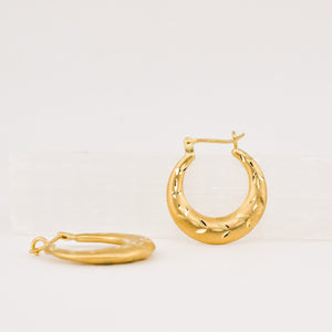 vintage gold floral hoop earrings, folklor vintage jewelry canada 