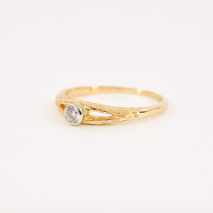 vintage bezel set stacking ring, folklor vintage and antique jewelry shop canada