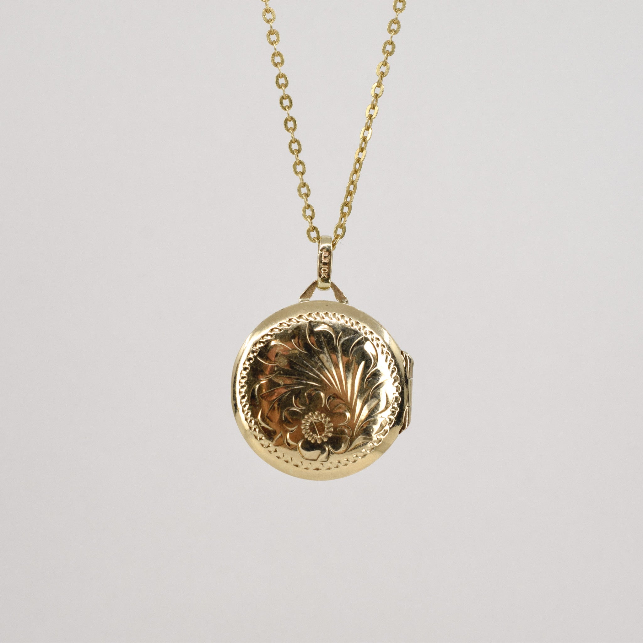 vintage 10k yellow gold locket, folklor, vintage jewelry canada 