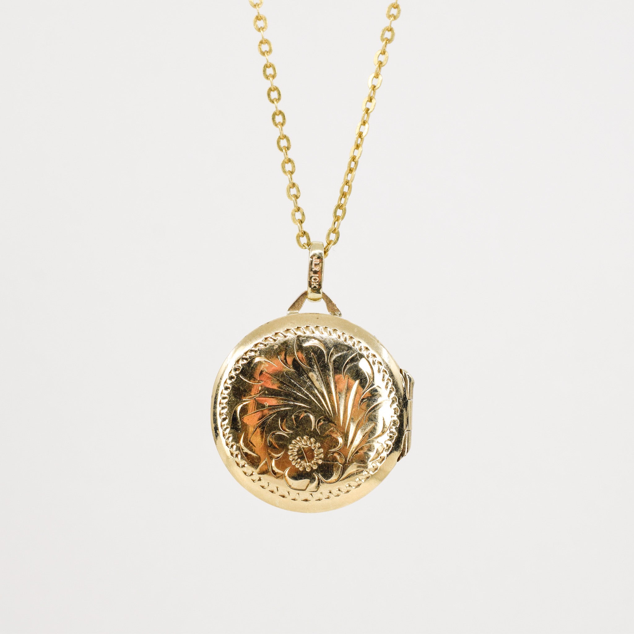 vintage 10k yellow gold locket, folklor, vintage jewelry canada 