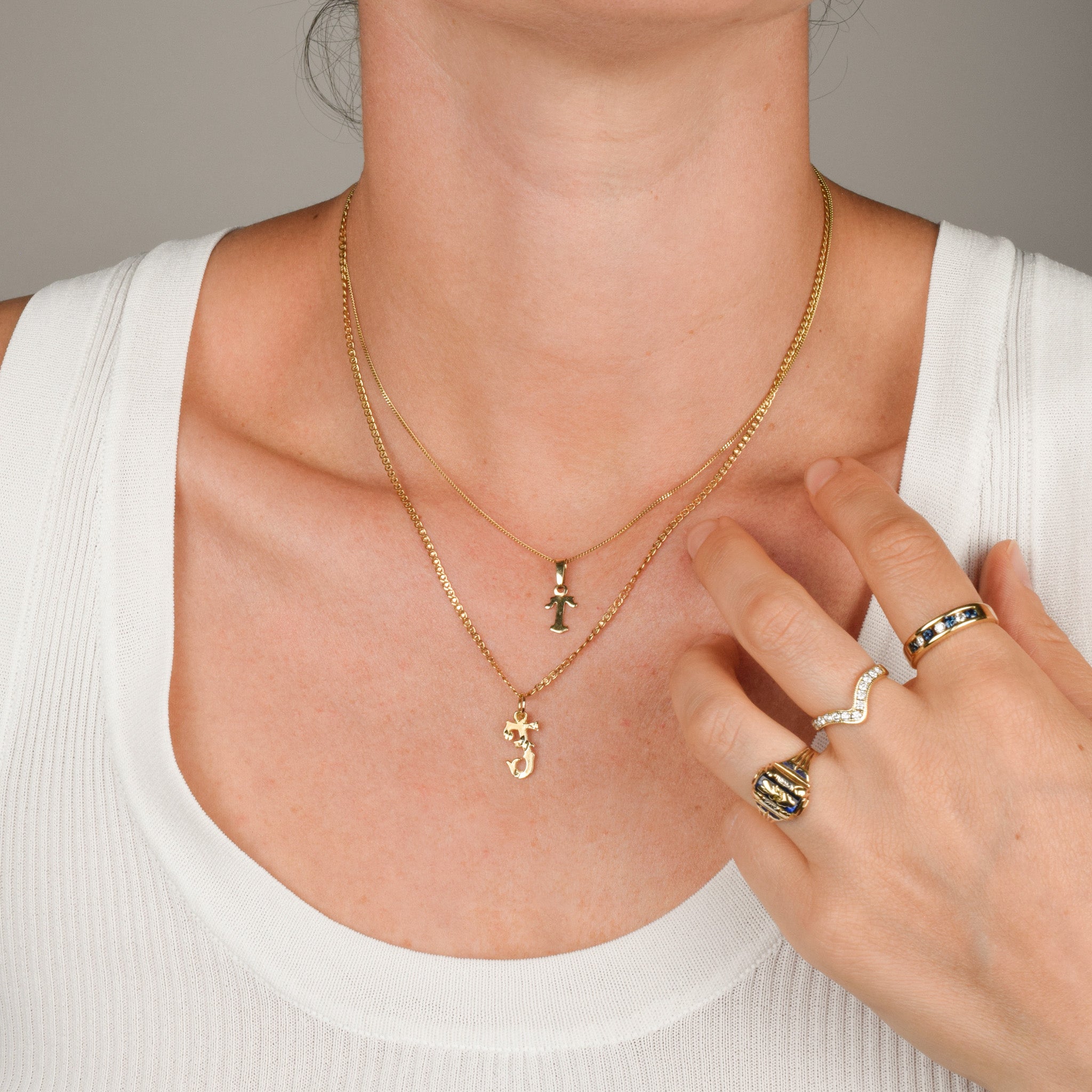 'J' Letter Pendant (10k)