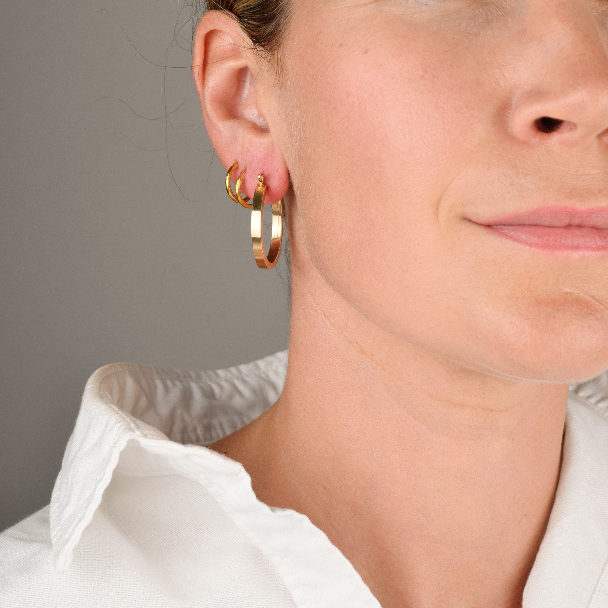 vintage gold sleek hoop earrings, folklor vintage jewelry canada 