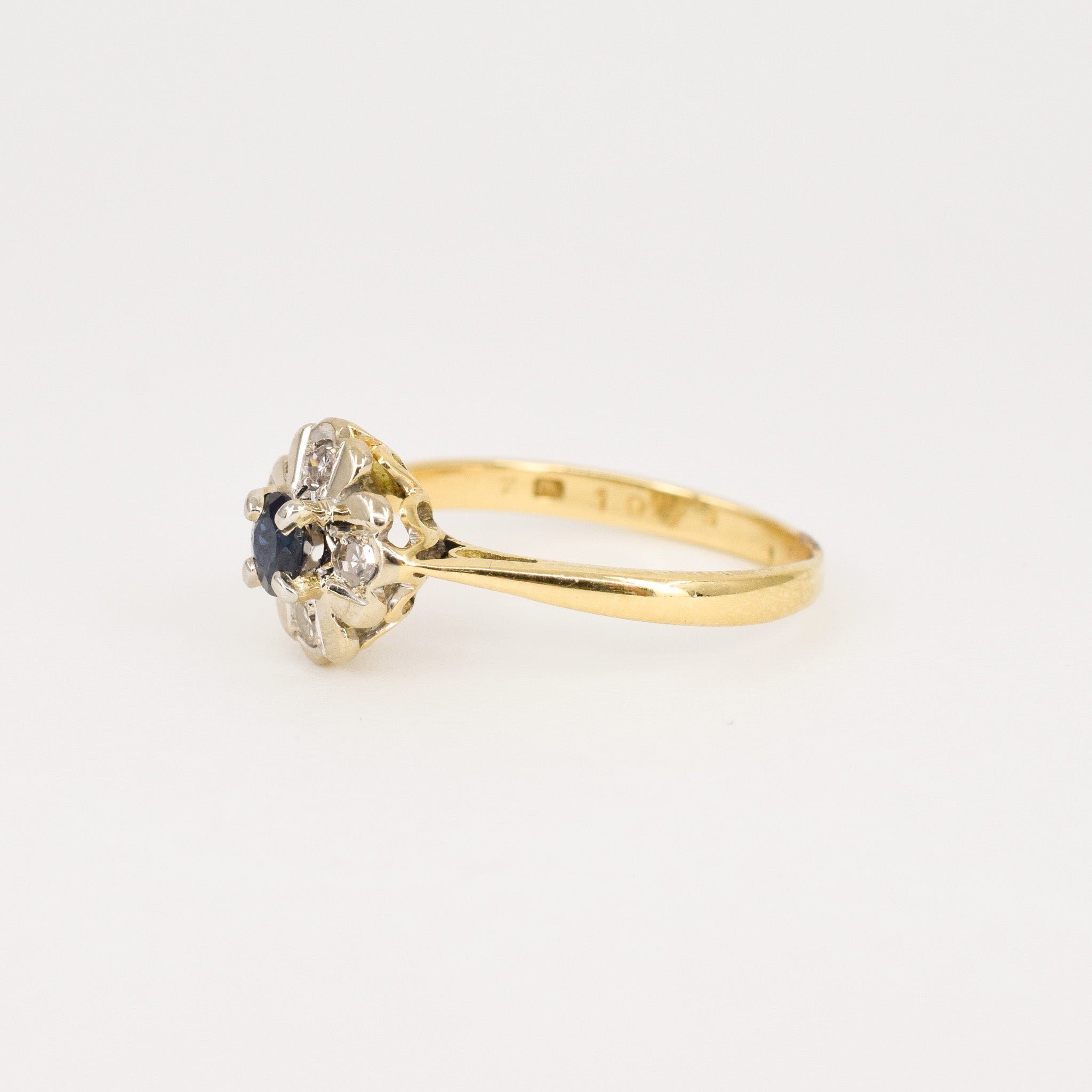 vintage sapphire and diamond ring made in London in the 60's, folklor vintage jewelry canada 