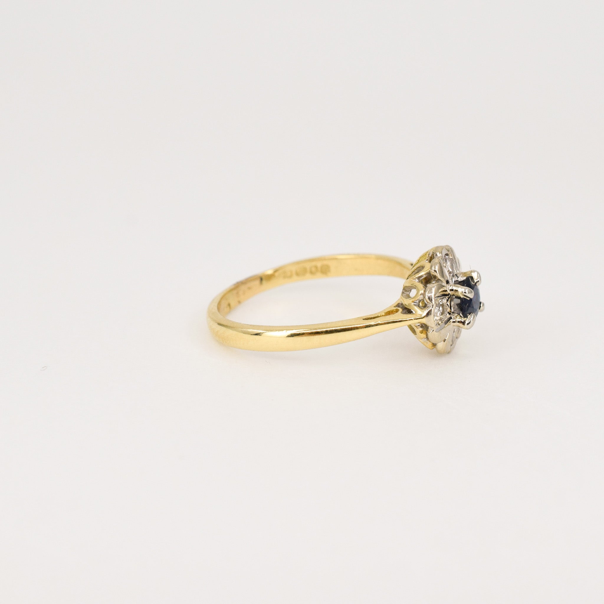 antique sapphire and diamond ring, folklor vintage jewelry canada vintage sapphire and diamond ring made in London in the 60's, folklor vintage jewelry canada 