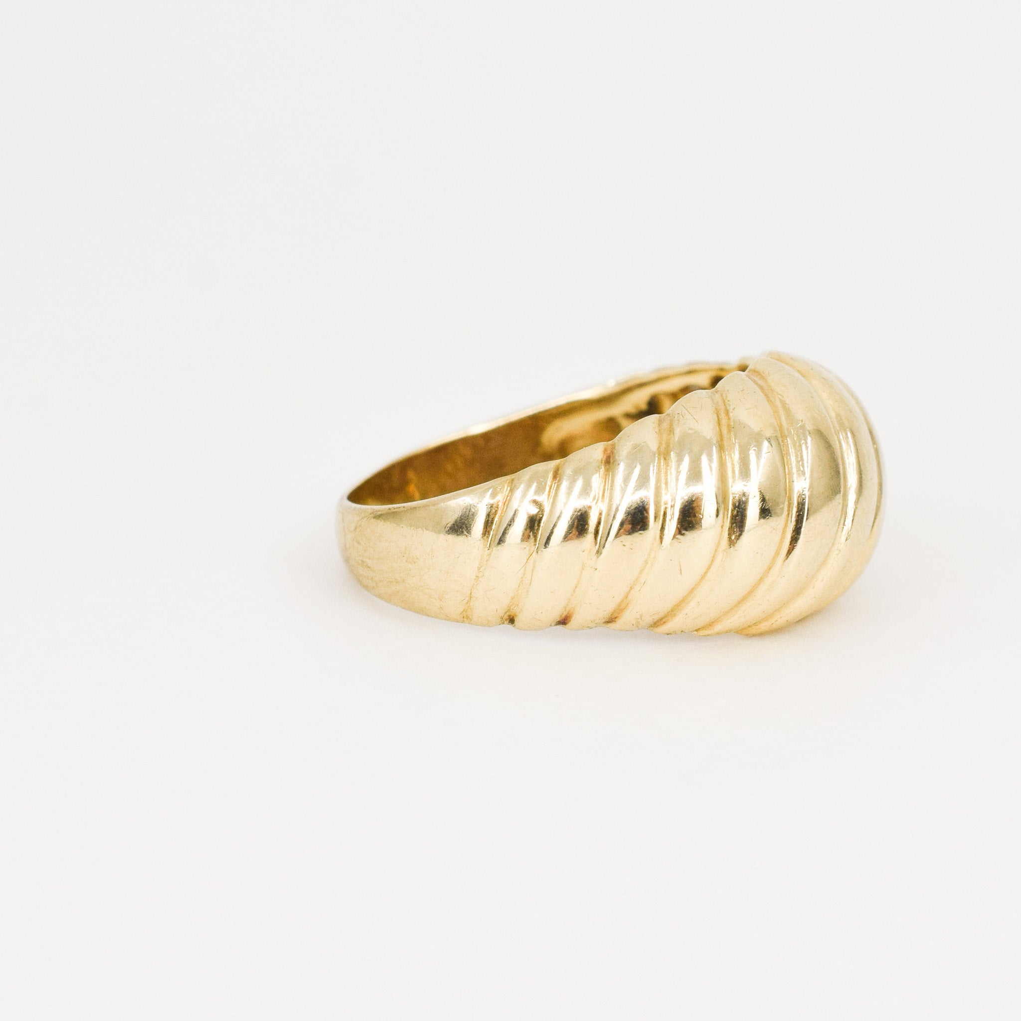 vintage gold croissant ring, folklor vintage jewelry shop canada 