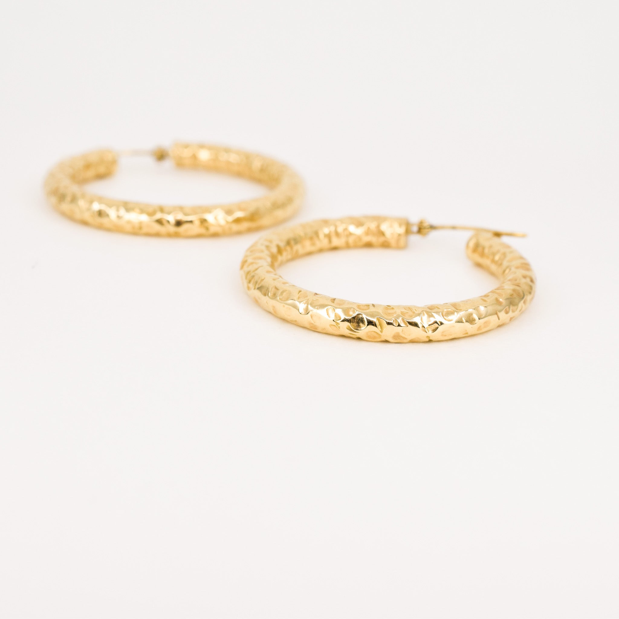 14k gold vintage hammered hoop earrings, folklor vintage jewelry canada
