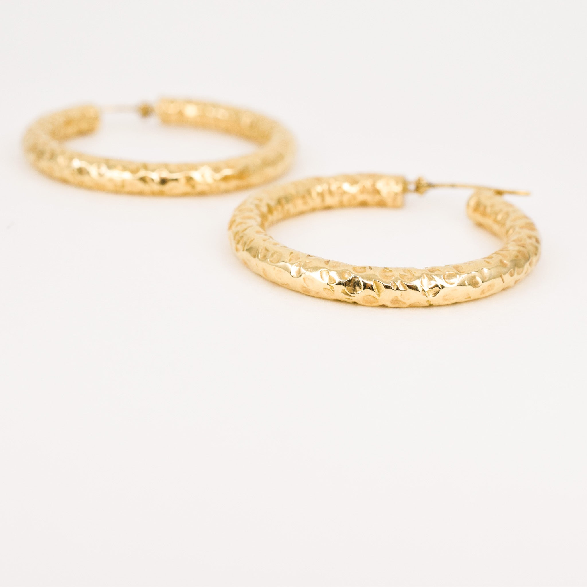 14k gold vintage hammered hoop earrings, folklor vintage jewelry canada