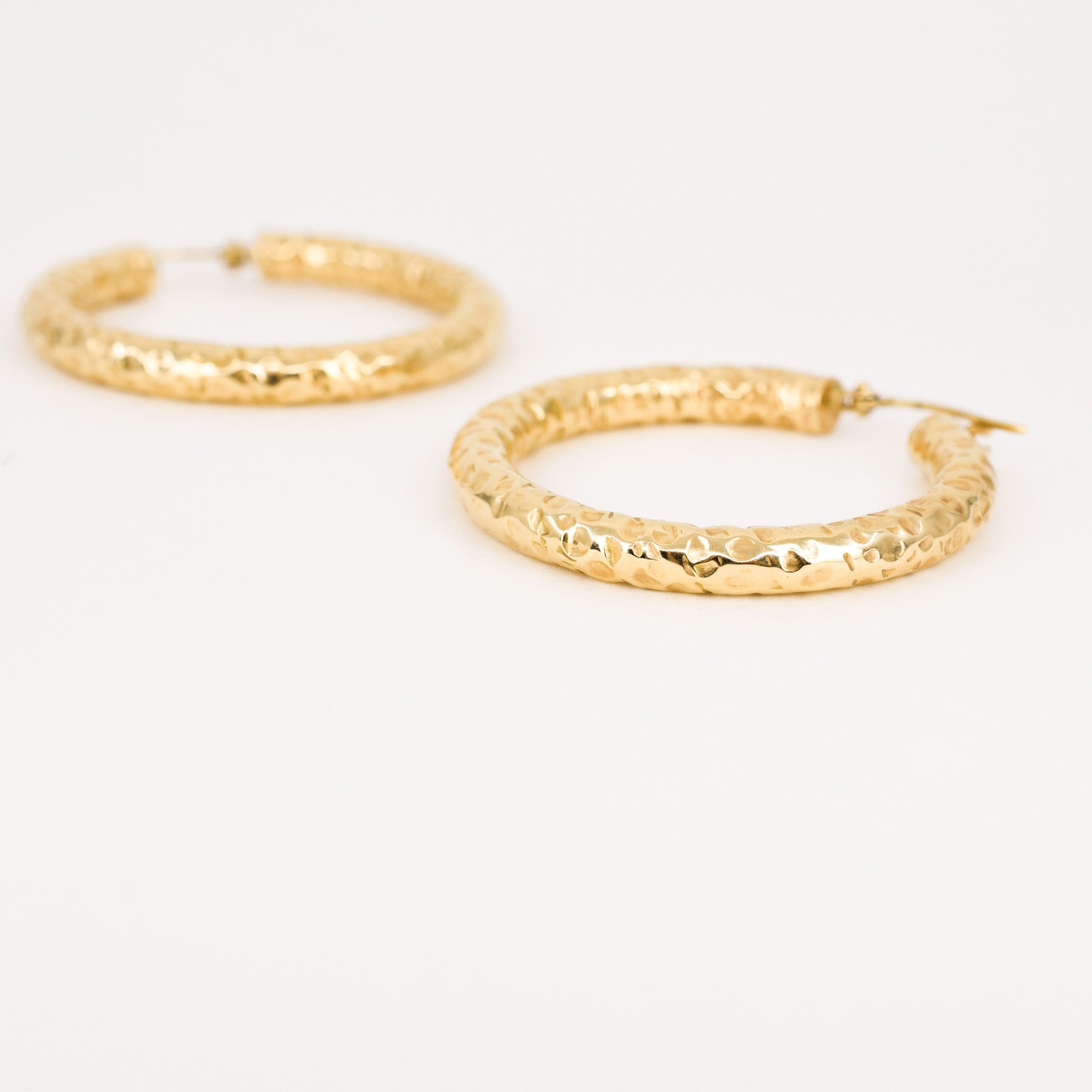 14k gold vintage hammered hoop earrings, folklor vintage jewelry canada