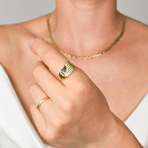 vintage 18k gold signet ring, folklor vintage jewelry canada