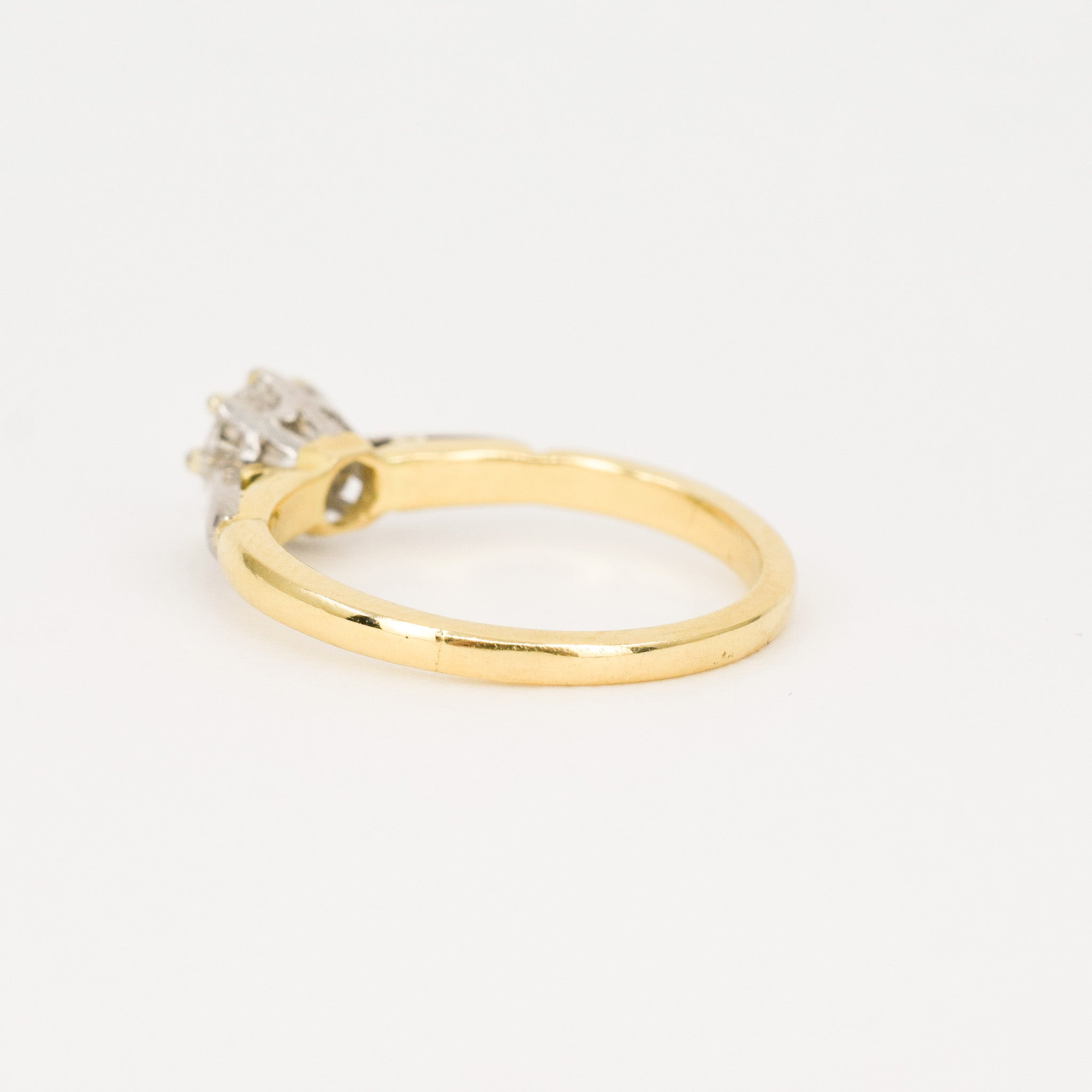 Exquisite Diamond Solitaire Ring (18k, platinum)
