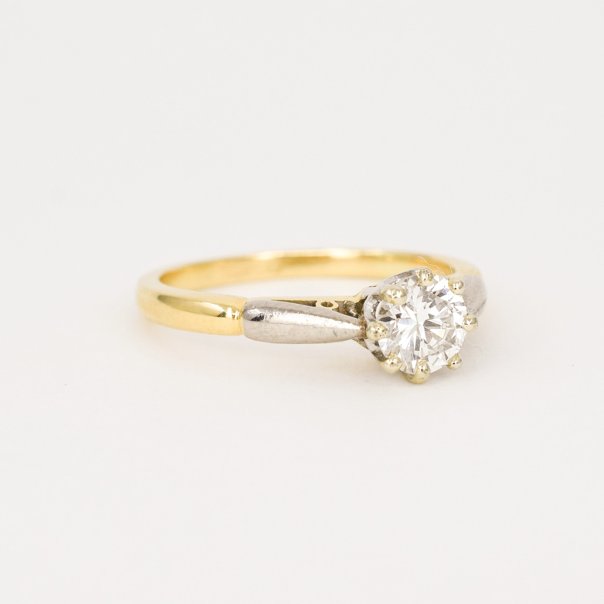 Exquisite Diamond Solitaire Ring (18k, platinum)
