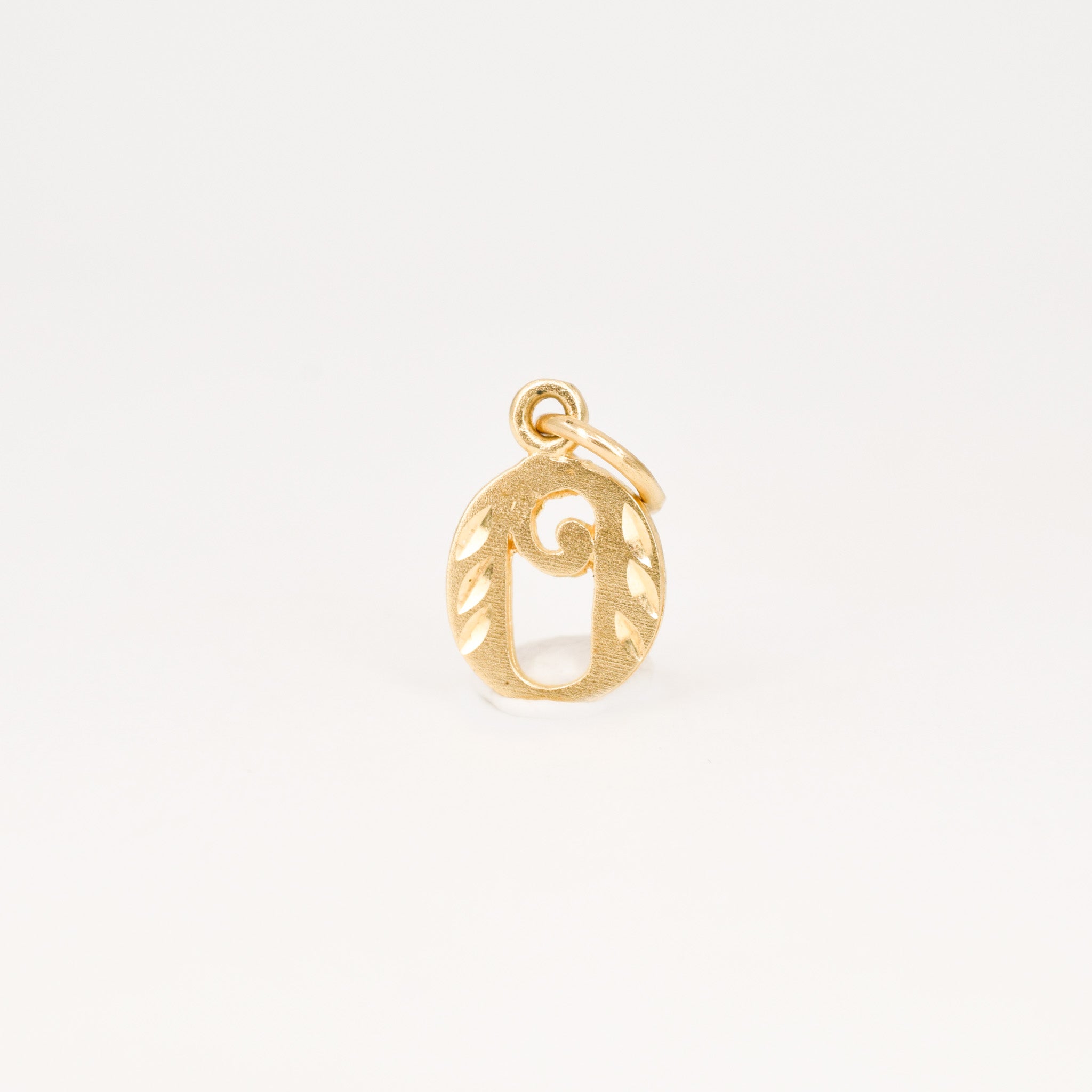 vintage gold O charm pendant, folklor vintage jewelry canada