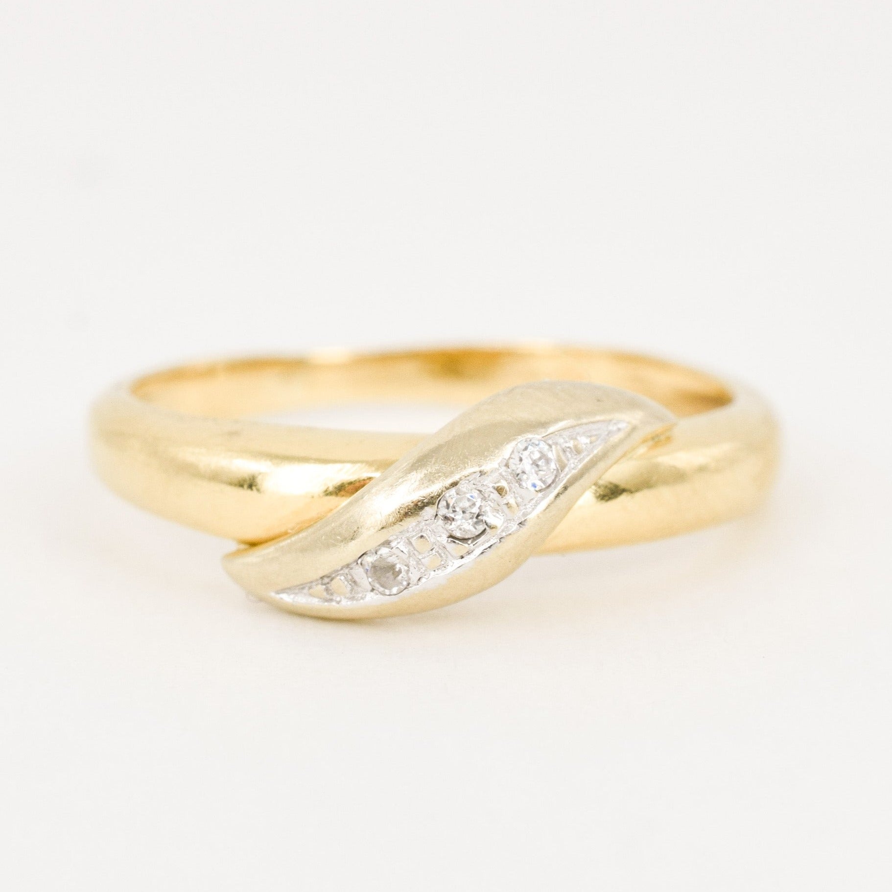 vintage gold stacking ring with diamond detail, folklor vintage jewelry canada