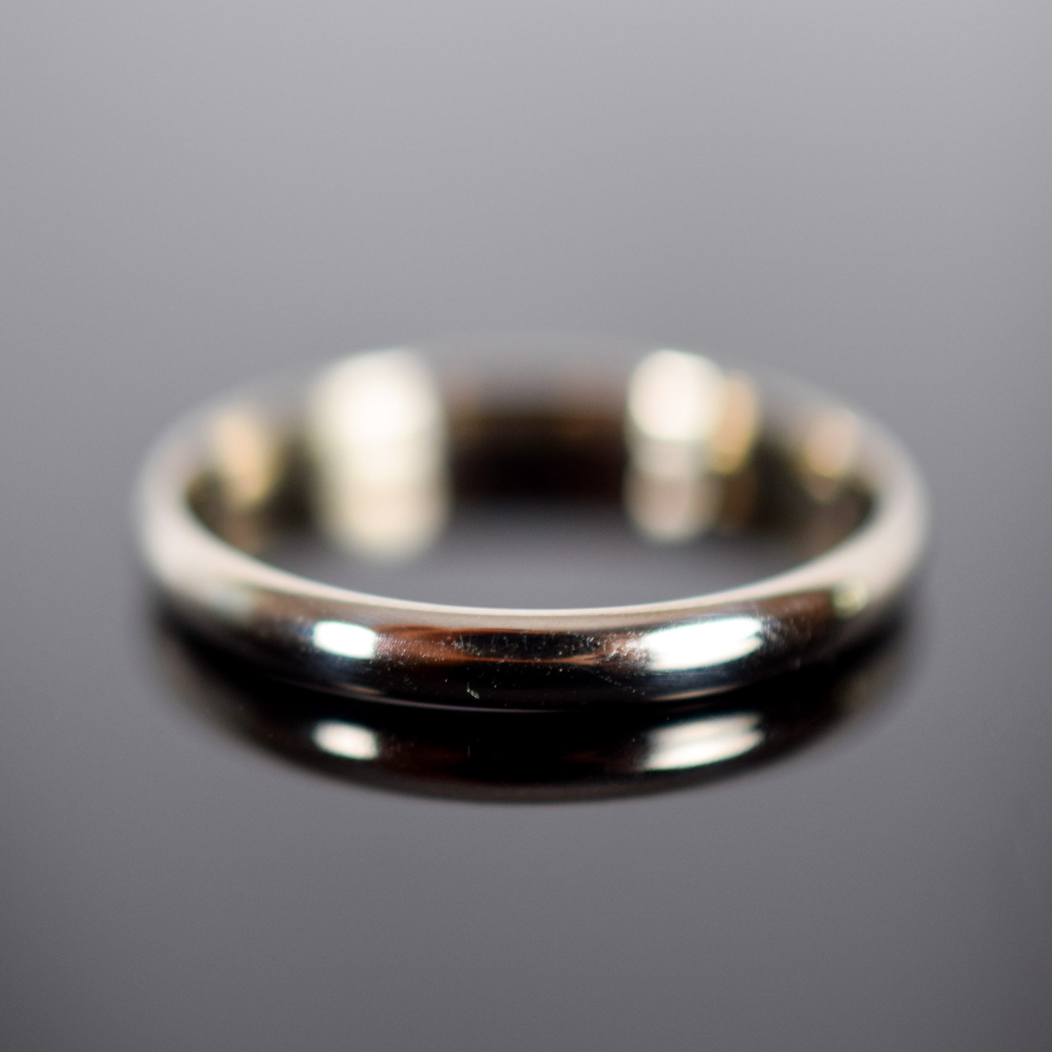 White Gold Band (2.5mm)
