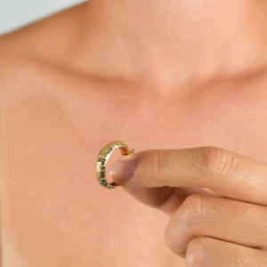 Weaving textured gold hoops, folklor 