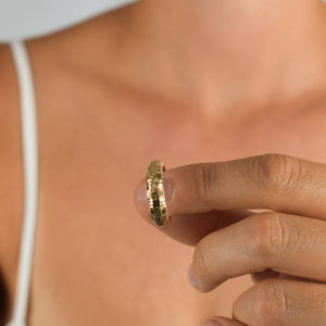 Weaving textured gold hoops, folklor 
