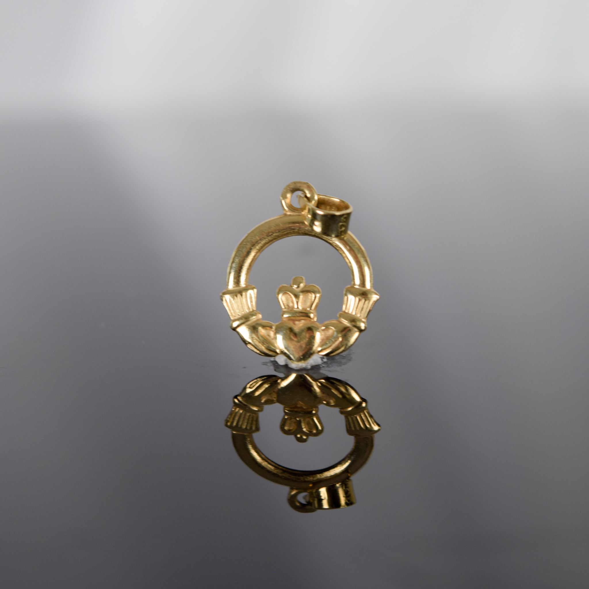 Vintage Claddagh pendant, folklor 