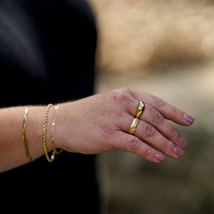 Brushed Scalloped Edge Gold Band