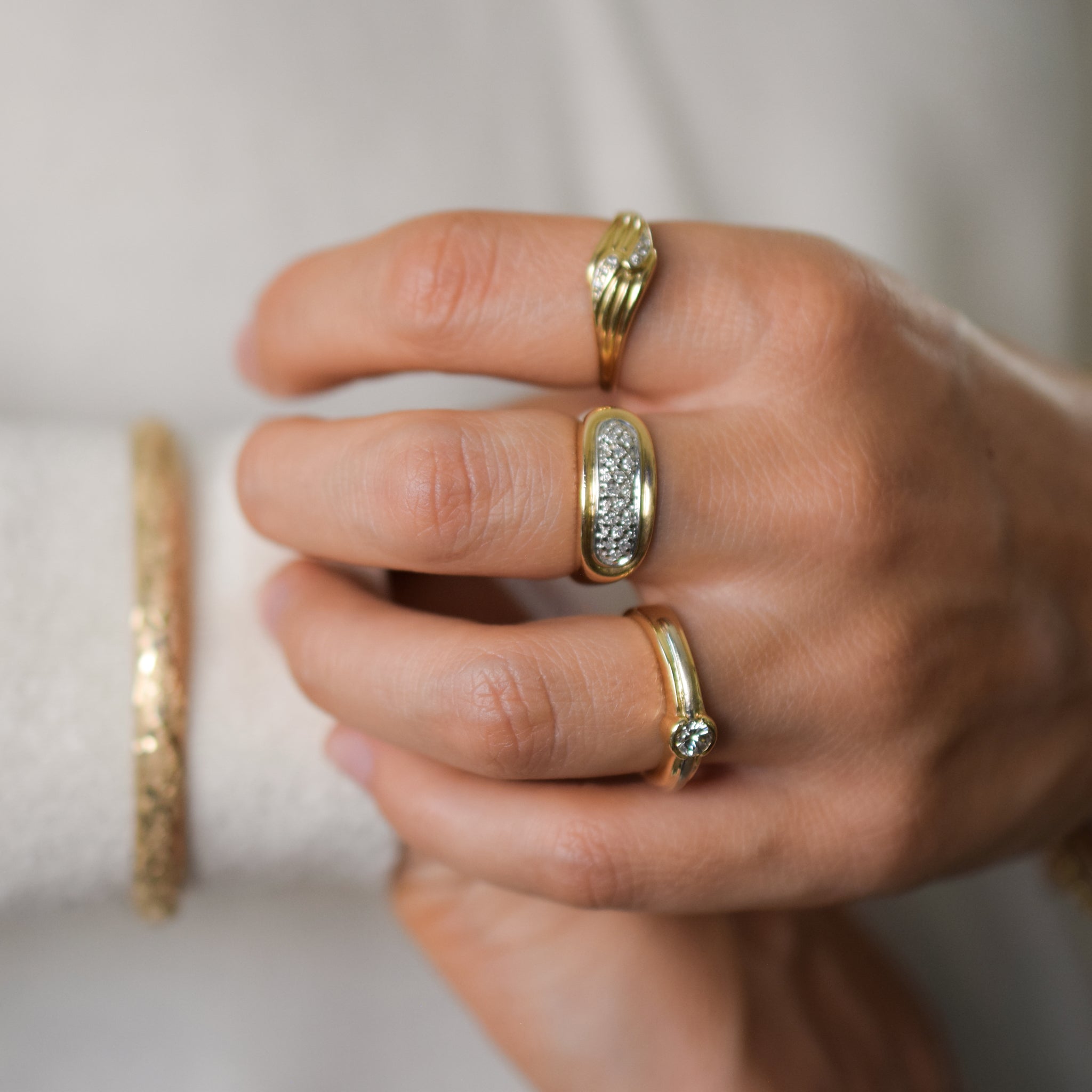 Classic gold ring online