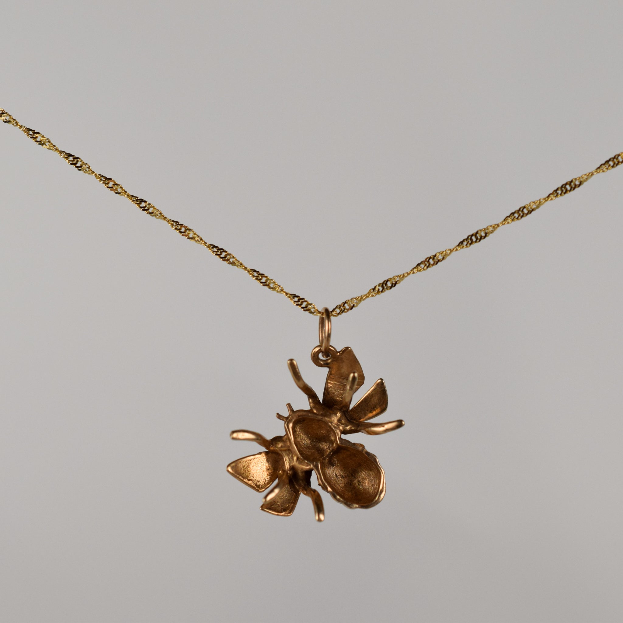 vintage gold bee pendant, folklor 