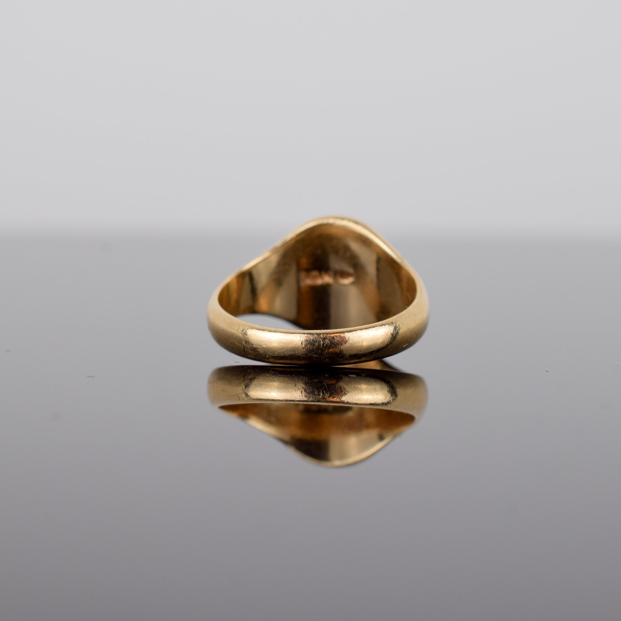 vintage queen's university coat of arms ring, folklor
