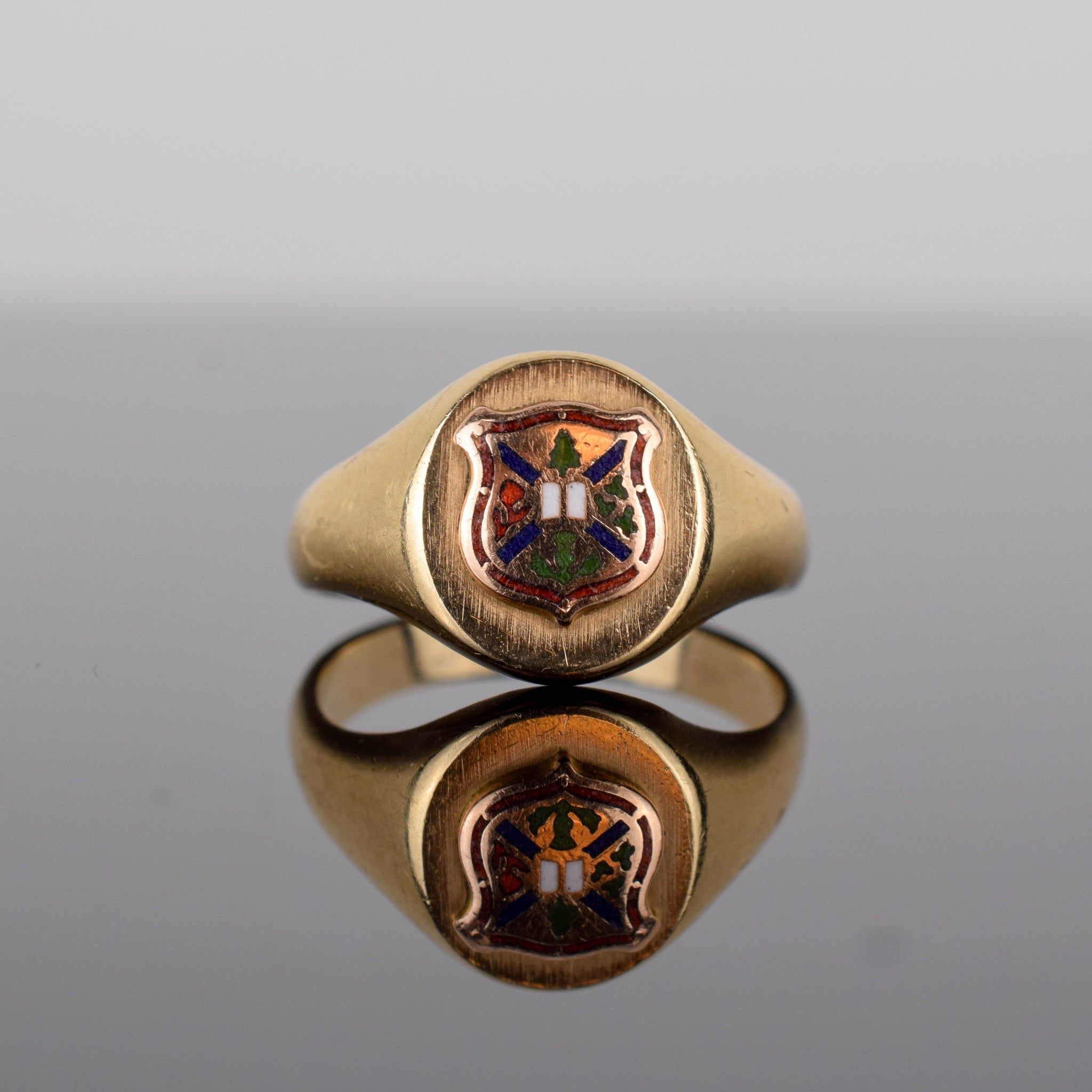Queen s University Coat of Arms 10k Folklor